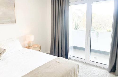 Wagga Wagga Apartment | Modern Central Retreat 2