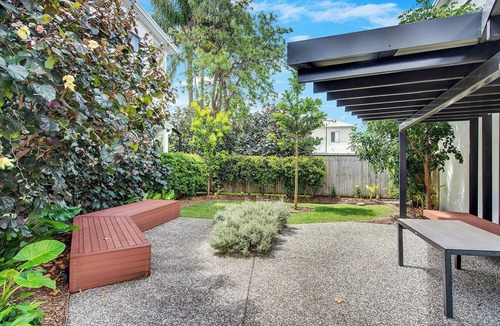 Bulimba Apartment | Modern, chic 3BR townhouse in luxury complex, top location, free wifi
