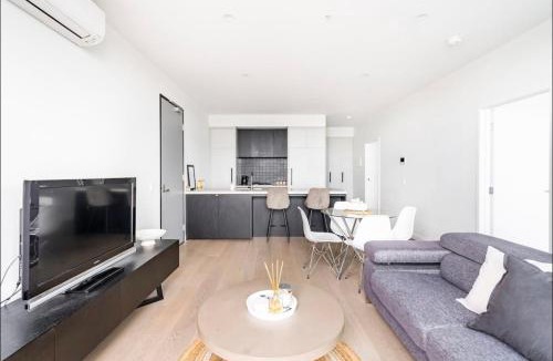 Clayton South Apartment | Modern Clayton apartment close to uni and hospital
