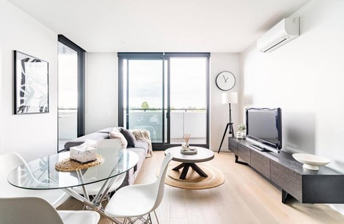 Clayton South Apartment | Modern Clayton apartment close to uni and hosptial