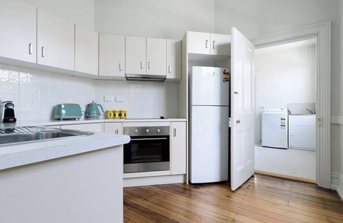 Launceston CBD Apartment | Modern Comfort 2-bedroom hideaway in Balfour