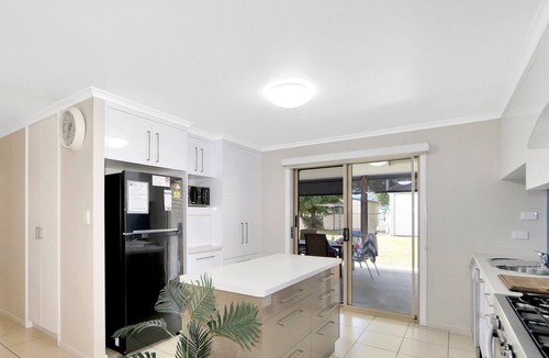Woodgate House | Modern Comfort, One Street From The Beach!