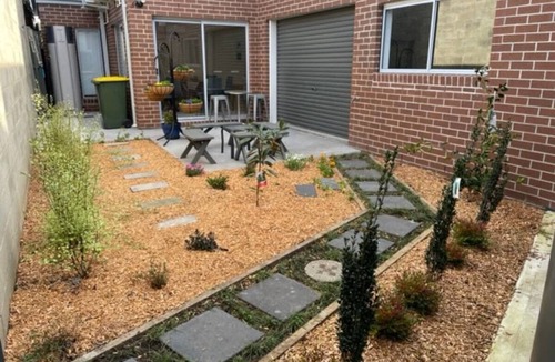 Thomastown House | Modern Comfortable Home, close to transport, 17k CBD