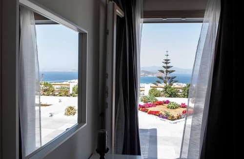 Naxos Town House | Modern Cycladic House