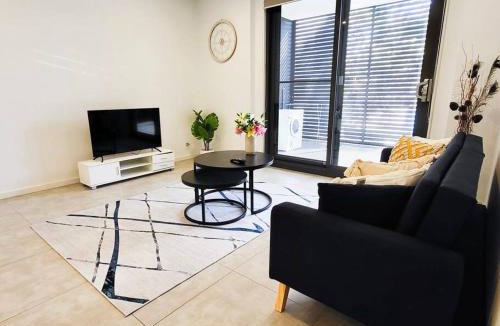Epping Apartment | Modern Elegance: 2 Bedroom Oasis w/Free Parking