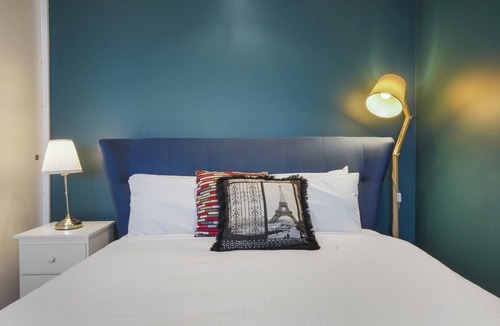St. Kilda East Apartment | Modern Elegance Meets Urban Style in St Kilda