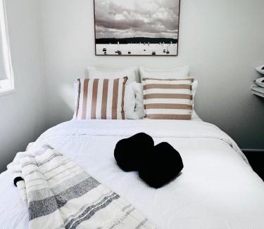 Melton West House | Modern Escape with Open Yard