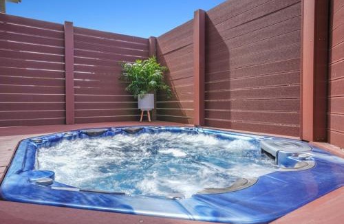 Shell Cove House | Modern Executive Ocean View Oasis Shell Cove Mansion 5 Minutes to Beach Sleeps 16