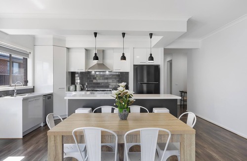 Lucas House | Modern Family Home in Lucas with Free WiFi