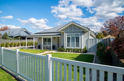 Myrtleford House | Modern Federation Style home in town centre