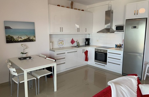 Sarande Apartment | Modern Lägenhet med 85 kvm Stor Takterrass och Fantastisk Havsutsikt!