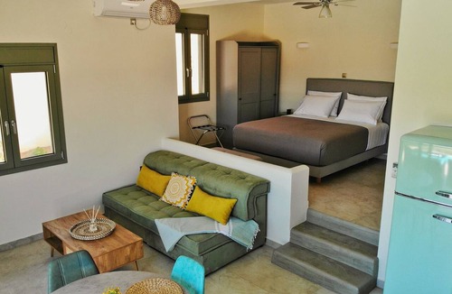 Trochalia Apartment | Modern luxurious suite with private pool and sea view, Suite (NI)