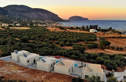Trochalia Apartment | Modern luxurious suite with private pool and sea view, Suite (NI)
