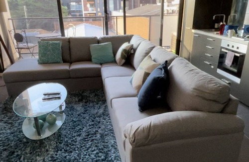 South Yarra Apartment | Modern Luxurious with private parking & free Wi Fi