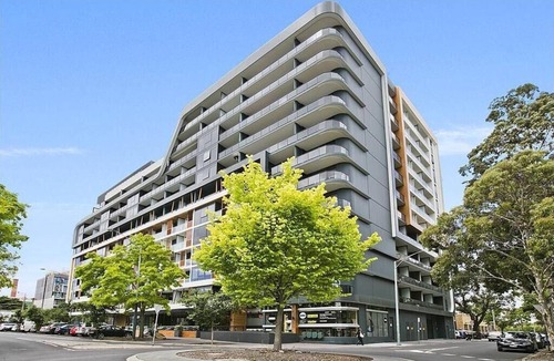 South Yarra Apartment | Modern Luxurious with private parking & free Wi Fi