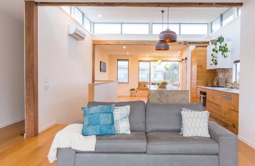 Cape Woolamai House | Modern Luxury just 100 meters from the beach.