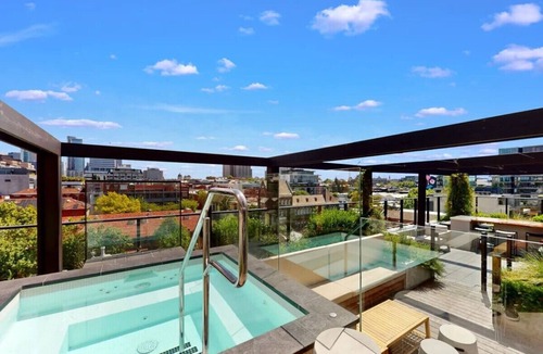 Collingwood Apartment | Modern, Luxury Oasis