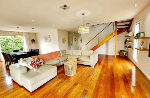 St. Albans House | Modern Masterpiece Beautiful St Albans 4BR Home