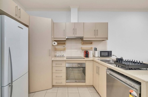 Mawson Lakes Apartment | Modern Metro | By Host Solutions