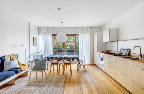 Toorak Apartment | Modern Nomads Como Park Toorak Serene Getaway