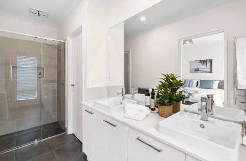 Ocean Grove House | Modern Seaside Escape on the Coast
