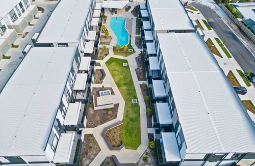 Gold Coast House | Modern Townhome in Hope Island