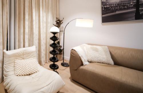 Chinatown Apartment | Modern Urban Oasis in the Heart of Chinatown