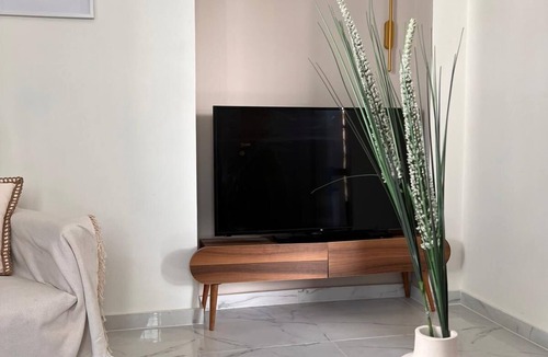 Zavlani Apartment | Modh Patras - Modern Design Oasis in the City Centre