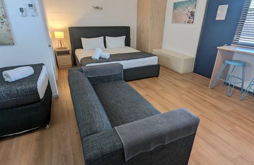 Moffat Beach Hotel | Moffat Beach Motel Caloundra