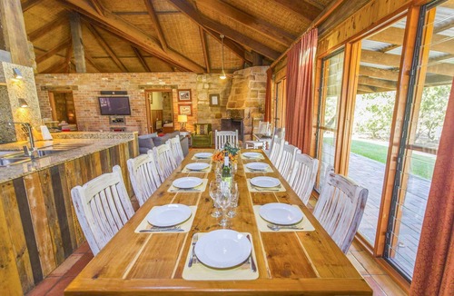 Broke House | Monkey Place Country House - Unique, sandstone 4 bdrm home with pool, spa and awesome fireplace!