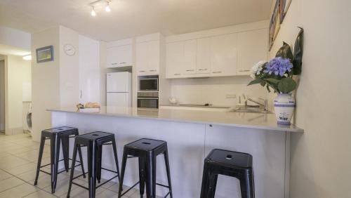 Caloundra Apartment | Monterey Lodge Unit 16 27 Warne Terrace Kings Beach