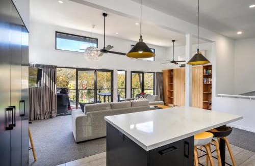 Lake Crackenback Ski Chalet | Monument Chalet in Crakenback Resort