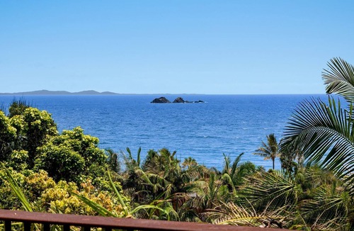Byron Bay House | Moonrise - 4 BR designer home above Wategos Beach