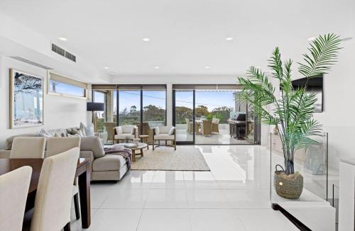 Mornington House | Mornington Beachfront Bliss - Pool, Spa & Rooftop Sunsets