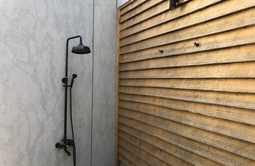 Mossy Point House | Mossy Green Door MTB stay minutes to Mogo Trails