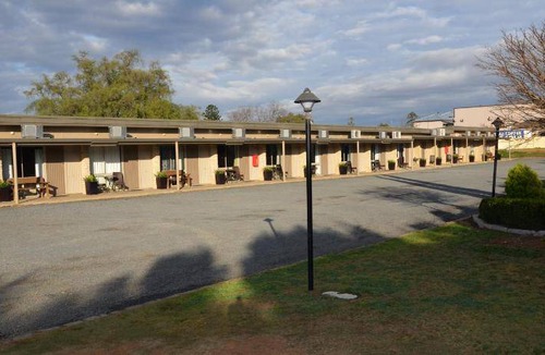 Warwick Hotel | Motel ∙ 6 guests