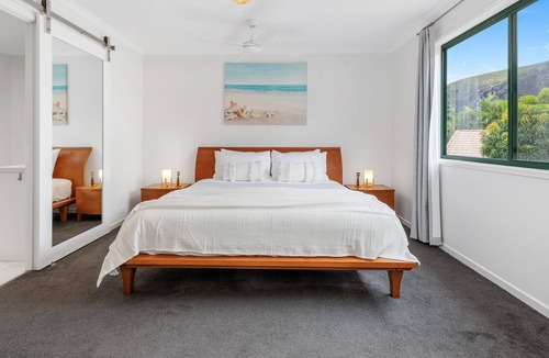 Mount Coolum House | Mount Coolum views cosy escape, sleeps 4