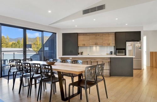 Bright House | Mountain Mist Retreat - 6 Bedrooms