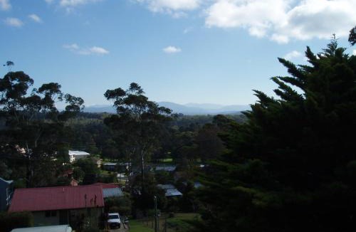Catalina House | Mountain View Beach House Near Batemans Bay