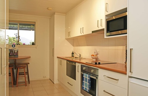 Mount Evelyn Apartment | Mountain View Retreat, self contained, private and pet friendly