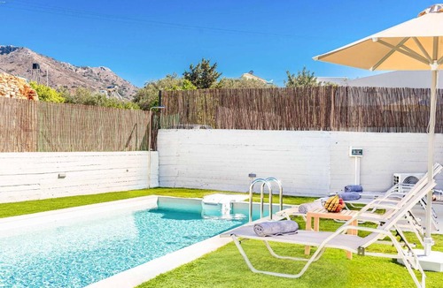 Plaka Villa | Mournia Plaka