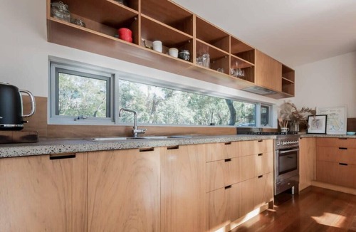 Trevallyn Cabin | Mr. Wooden Box Bush Retreat: 5 minutes from CBD