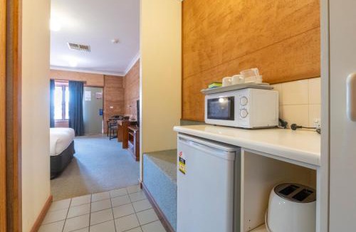 Coober Pedy Hotel | Mud Hut Motel