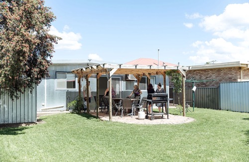 Central Mudgee House | Mudgee Explorer Lodge.nOwned by Mudgee Wine Explorer Tours