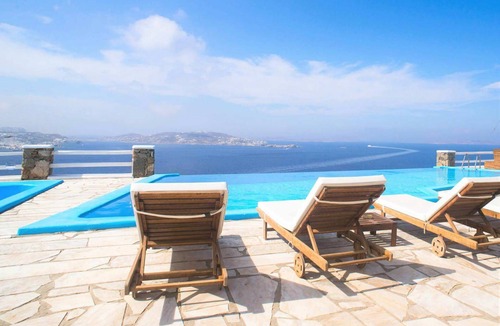 Agios Stefanos House | My Rental Homes - Casa le Rose shared pool sea view