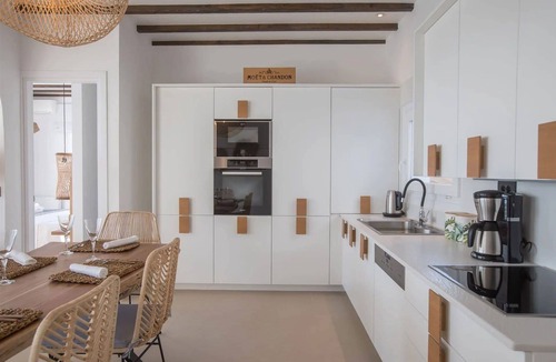 Platis Gialos Villa | My Rental Homes - Villa Sonia with pool, Jacuzzi bathtub, sea view