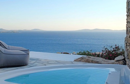 Agios Stefanos House | My Rental Homes - The Rose Suite with Jacuzzi air conditioning private hot tub