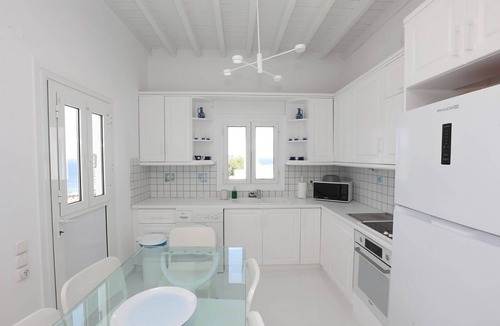 Tourlos Villa | My Rental Homes - Villa Rose 1, only 1 km from Agios Stefanos beach. Shared pool