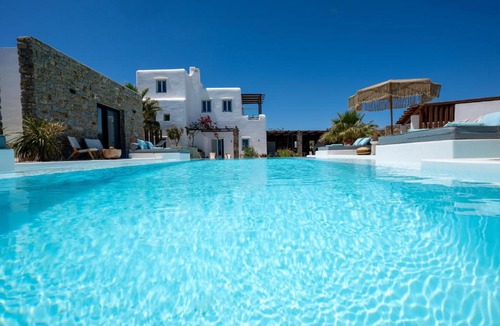 Ano Mera Apartment | Myconian Theros Luxury Suites