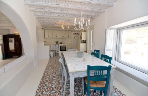 Ano Mera Villa | Mykonos 4 bedroom Cycladic home with free parking